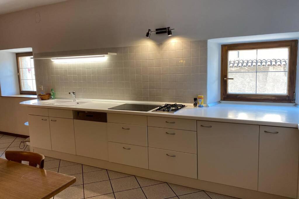 Grosse Wohnung Mit Garagenparkplatz Fiè Buitenkant foto
