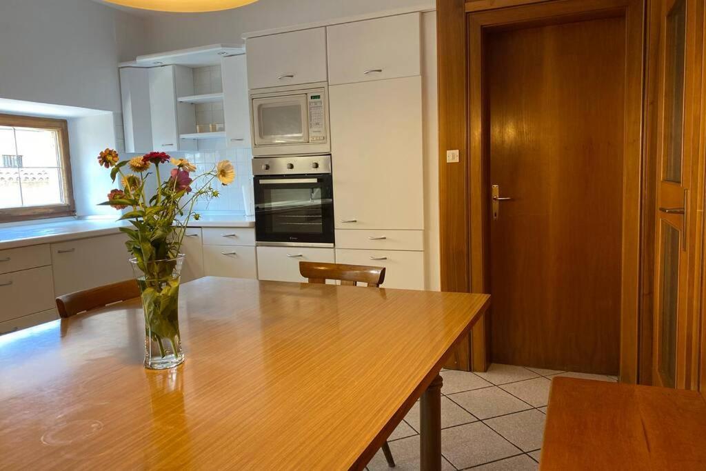 Grosse Wohnung Mit Garagenparkplatz Fiè Buitenkant foto