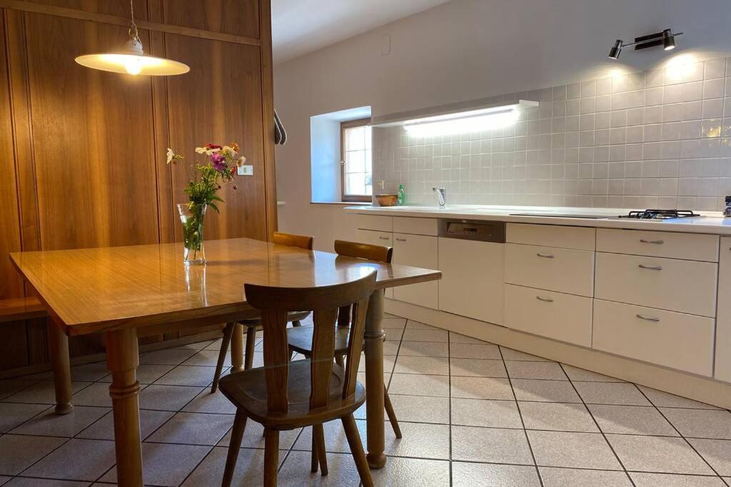 Grosse Wohnung Mit Garagenparkplatz Fiè Buitenkant foto